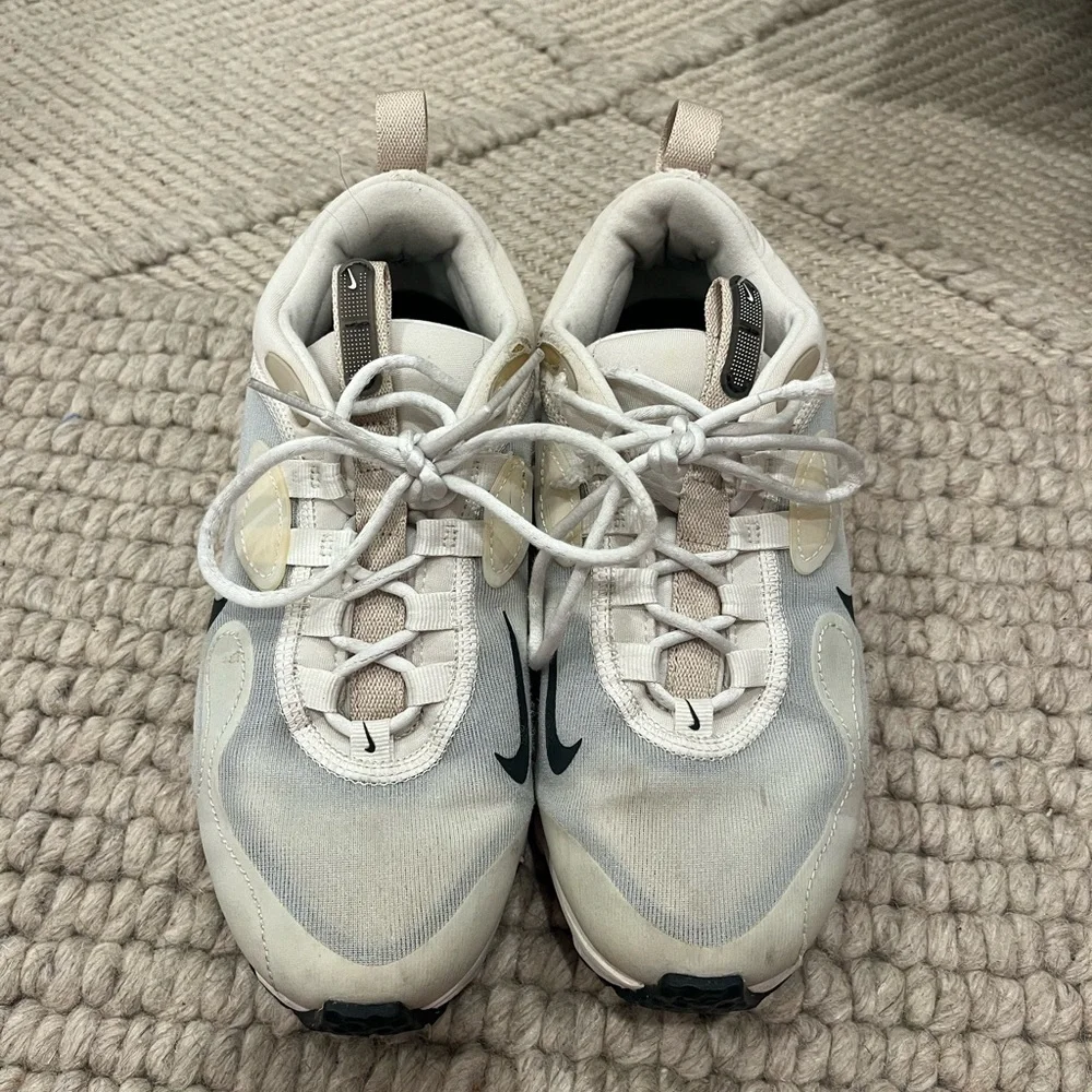 nike sneakers - Picture 1 of 6